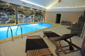 Отель Hotel Dębowe Wzgórze Wellness & Spa  Ярнольтувек